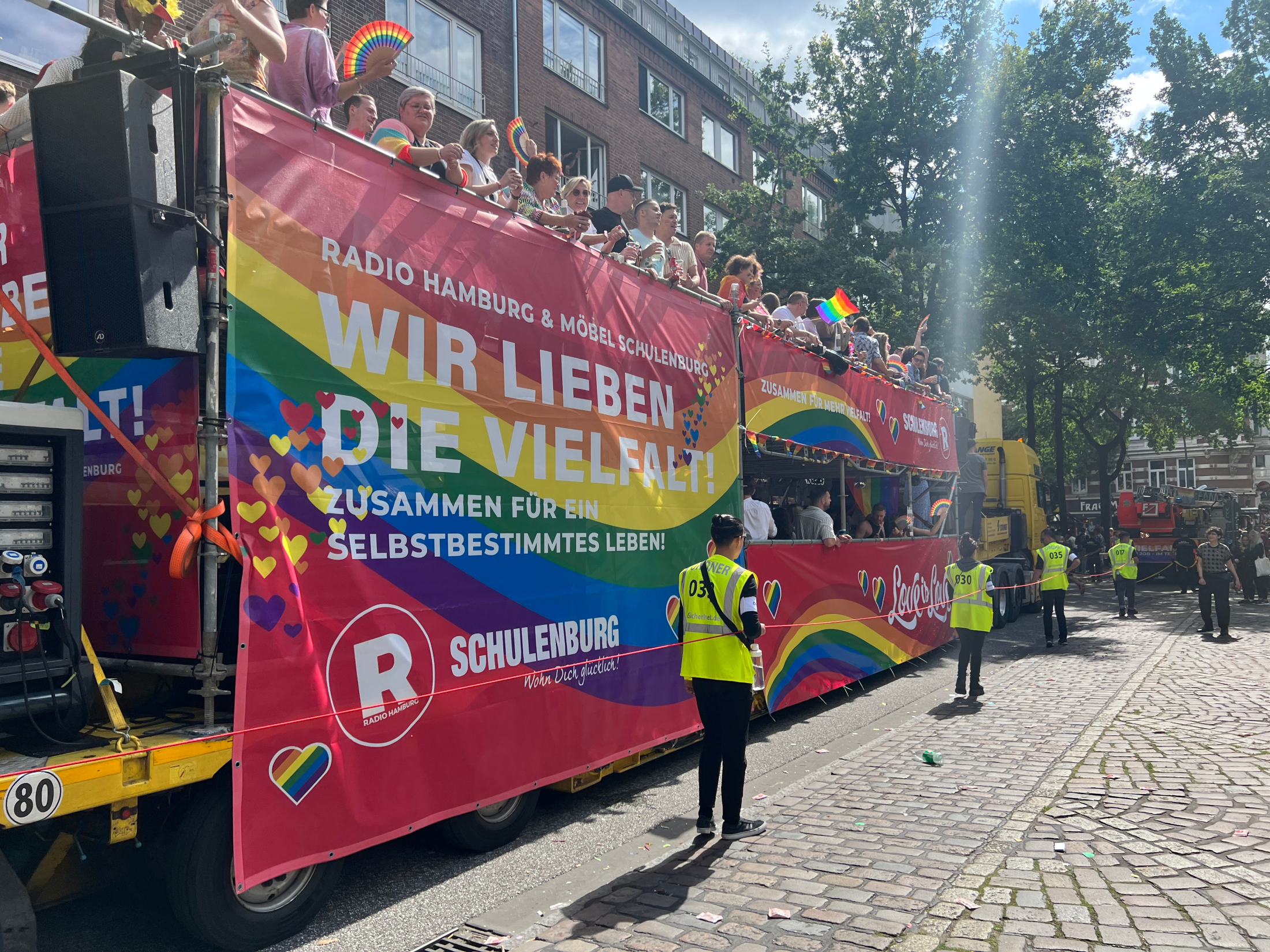 geschmückter Truck CSD 2023 in Hamburg, © Radio Hamburg