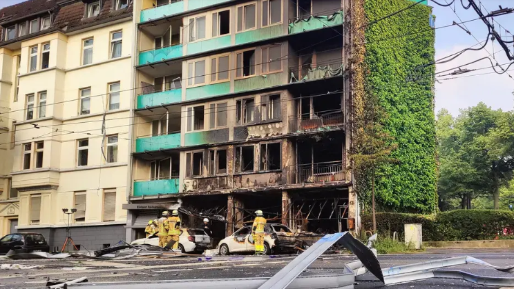 Düsseldorf’ta Büfe Sahibi Dükkanını Ateşe Verdi, © tagesschau