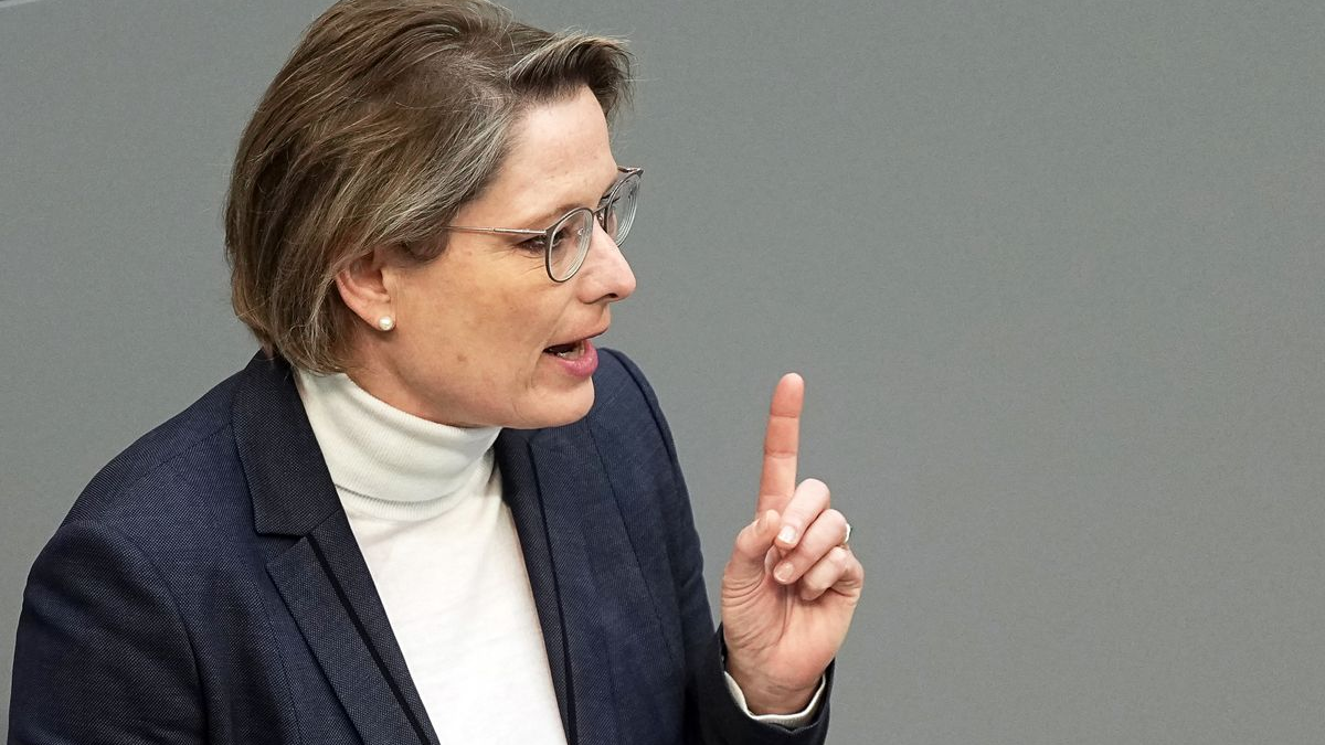 Adalet Bakanı Hubig’den Sert Adım: Doktor ve Polise Saldırıya Daha Ağır Ceza Geliyor, © Michael Kappeler/dpa