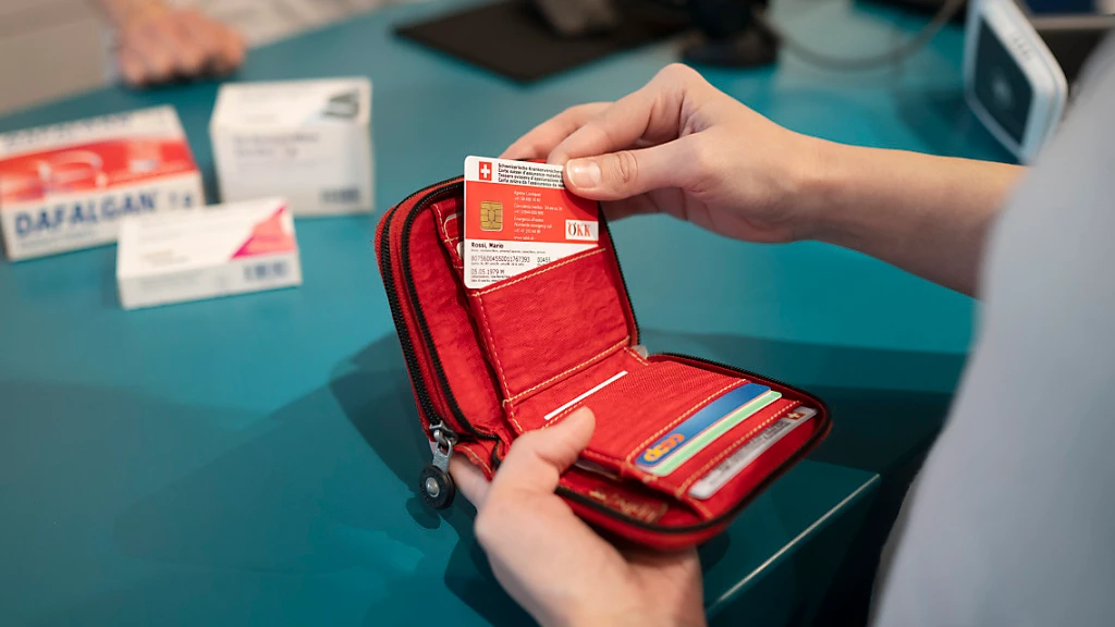 Umfrage zeigt Mehrheit für einkommensabhängige Krankenkassenprämien, © Keystone/SDA Umfrage zeigt Mehrheit für einkommensabhängige Krankenkassenprämien, © Keystone/SDA