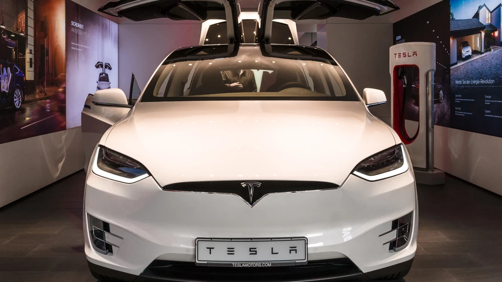 Tesla’da makinalar sustu!, © Shutterstock Tesla’da makinalar sustu!, © Shutterstock