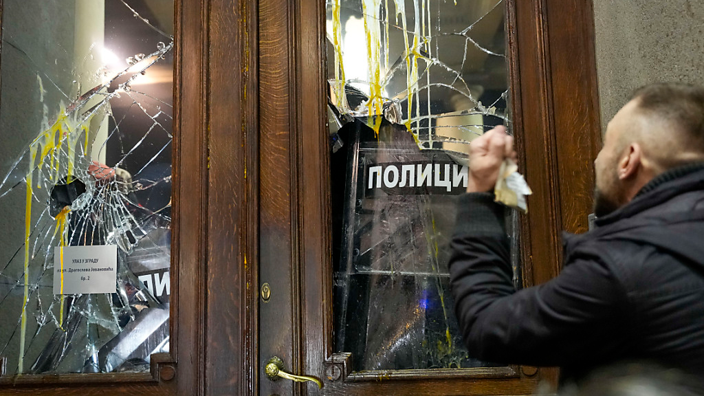 Erneut Proteste in Belgrad, © Darko Vojinovic/AP