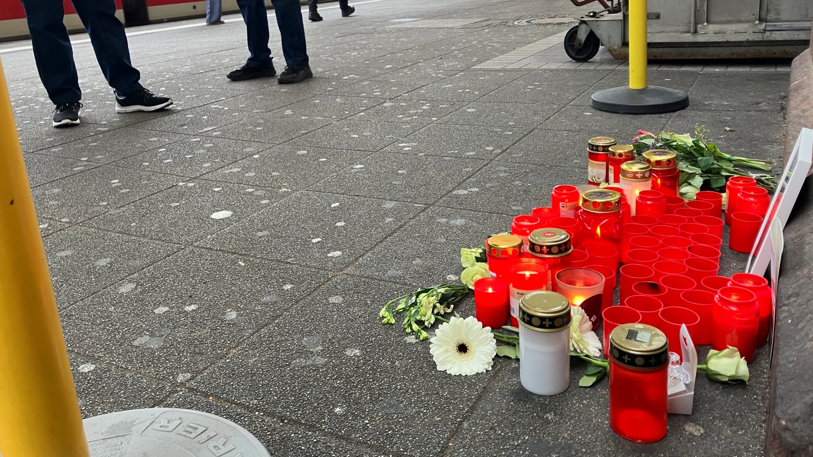 Tren görevlisinin Serkan'ın ölümü sonrası güvenlik tartışması büyüyor, © Wolfgang Jung/dpa Tren görevlisinin Serkan'ın ölümü sonrası güvenlik tartışması büyüyor, © Wolfgang Jung/dpa