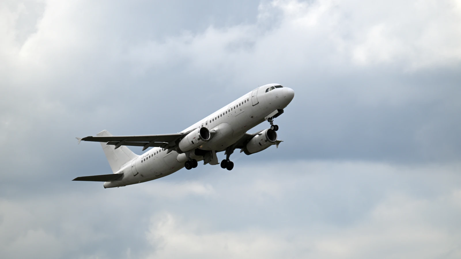 Bremen'deki Uçuş Kontrol Ekibi Daha Fazla Uçuşu İzleyecek!, © dpa Bremen'deki Uçuş Kontrol Ekibi Daha Fazla Uçuşu İzleyecek!, © dpa