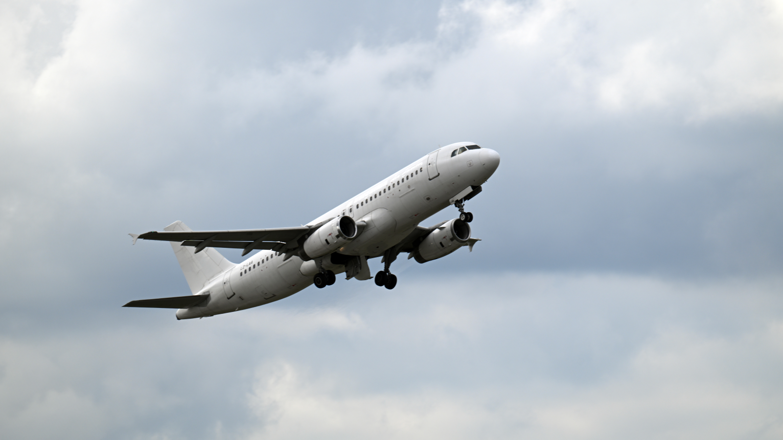 Bremen'deki Uçuş Kontrol Ekibi Daha Fazla Uçuşu İzleyecek!, © dpa