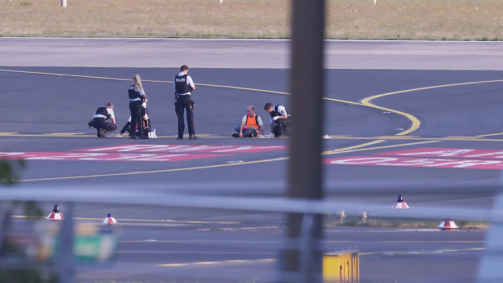 Lufthansa fordert 740'000 Euro von Klima-Aktivisten, © Keystone/SDA Lufthansa fordert 740'000 Euro von Klima-Aktivisten, © Keystone/SDA