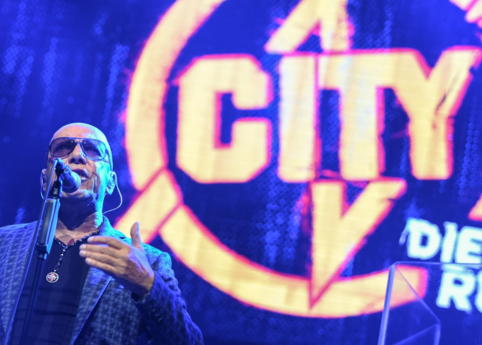 Der Sänger Toni Krahl von der Band City bei einem Auftritt anlässlich eines Pressetermins.
