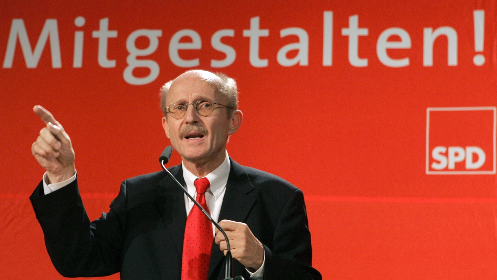 Bremen’in Sembol İsimlerinden Willi Lemke Hayatını Kaybetti!, © dpa Bremen’in Sembol İsimlerinden Willi Lemke Hayatını Kaybetti!, © dpa