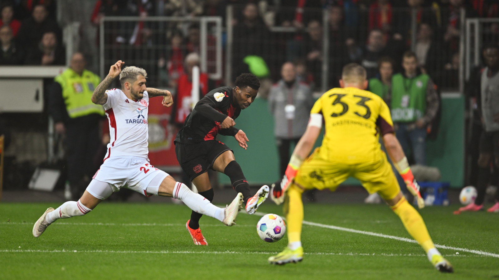 Leverkusen spaziert in den Cupfinal, © Keystone / DPA / Marius Becker