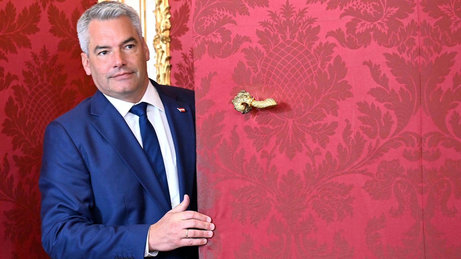 Bundeskanzler Nehammer steht zu seinem Wort, © Keystone / APA / Helmut Fohringer