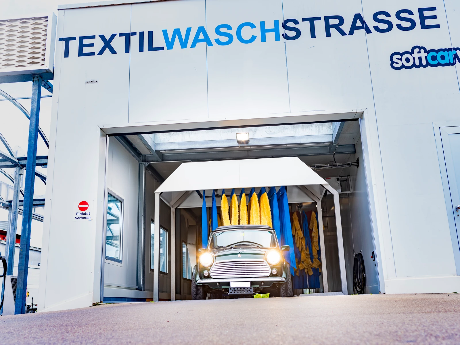 Der Basilisk «Car Wash Day», © Softcarwash Der Basilisk «Car Wash Day», © Softcarwash