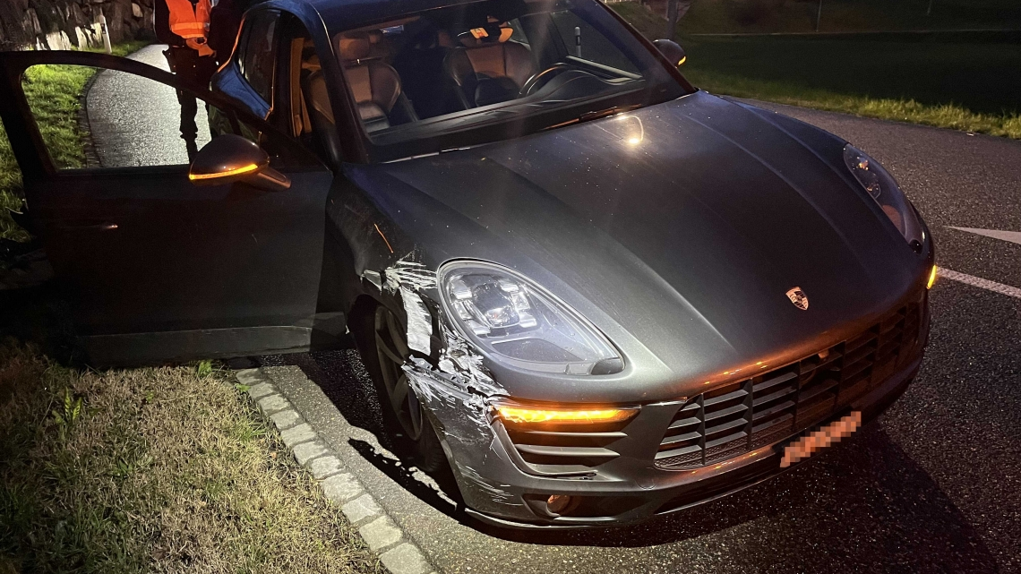 Streifkollision mit Steinmauer in Widnau, © Kantonspolizei St. Gallen