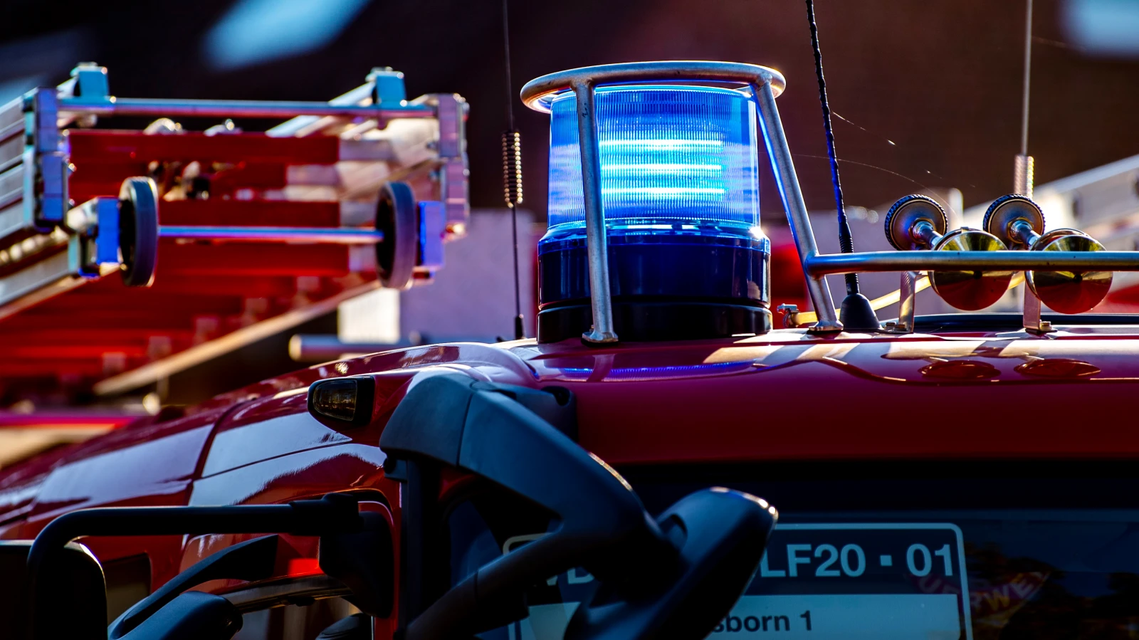 Hadamar-Niederweyer’de Yangın: Depo ve Evler Alevlere Teslim Oldu!, © dpa Hadamar-Niederweyer’de Yangın: Depo ve Evler Alevlere Teslim Oldu!, © dpa