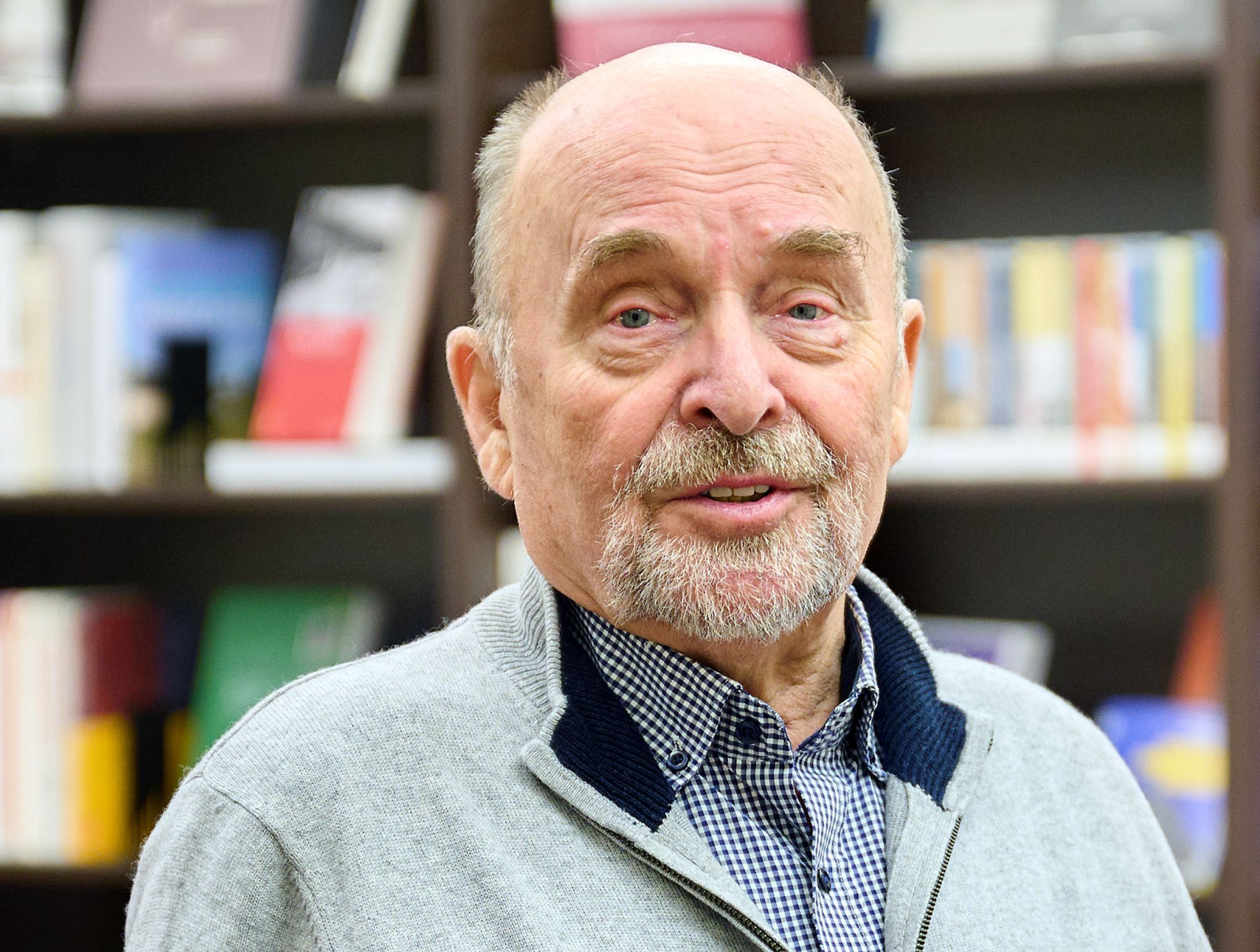 Der ehemalige CDU-Politiker Rainer Eppelmann plädiert für eine stärkere Auseinandersetzung mit den Unterschieden zwischen Demokratie und Diktatur. (Archivbild), © Annette Riedl/dpa