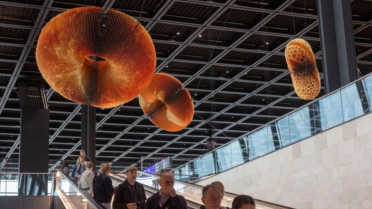 Frankfurt Havalimanı Terminal 3’e Dev Sanat Enstalasyonu Geliyor!, © Helmut Fricke/dpa Frankfurt Havalimanı Terminal 3’e Dev Sanat Enstalasyonu Geliyor!, © Helmut Fricke/dpa