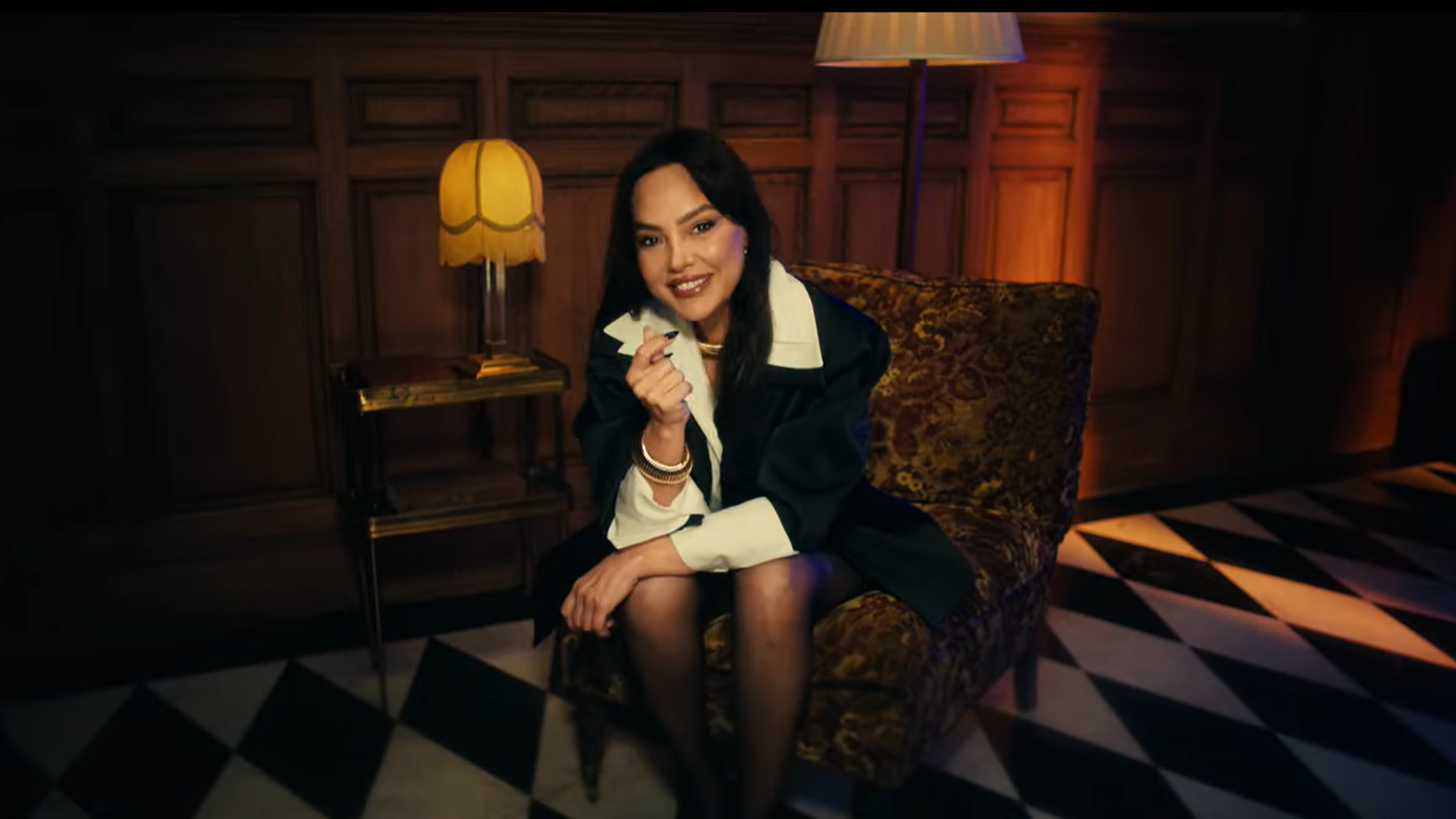 Ebru Gündeş Bugün “İyi Ki Doğmuşum” Dedi!, © Ebru Gündes / Youtube