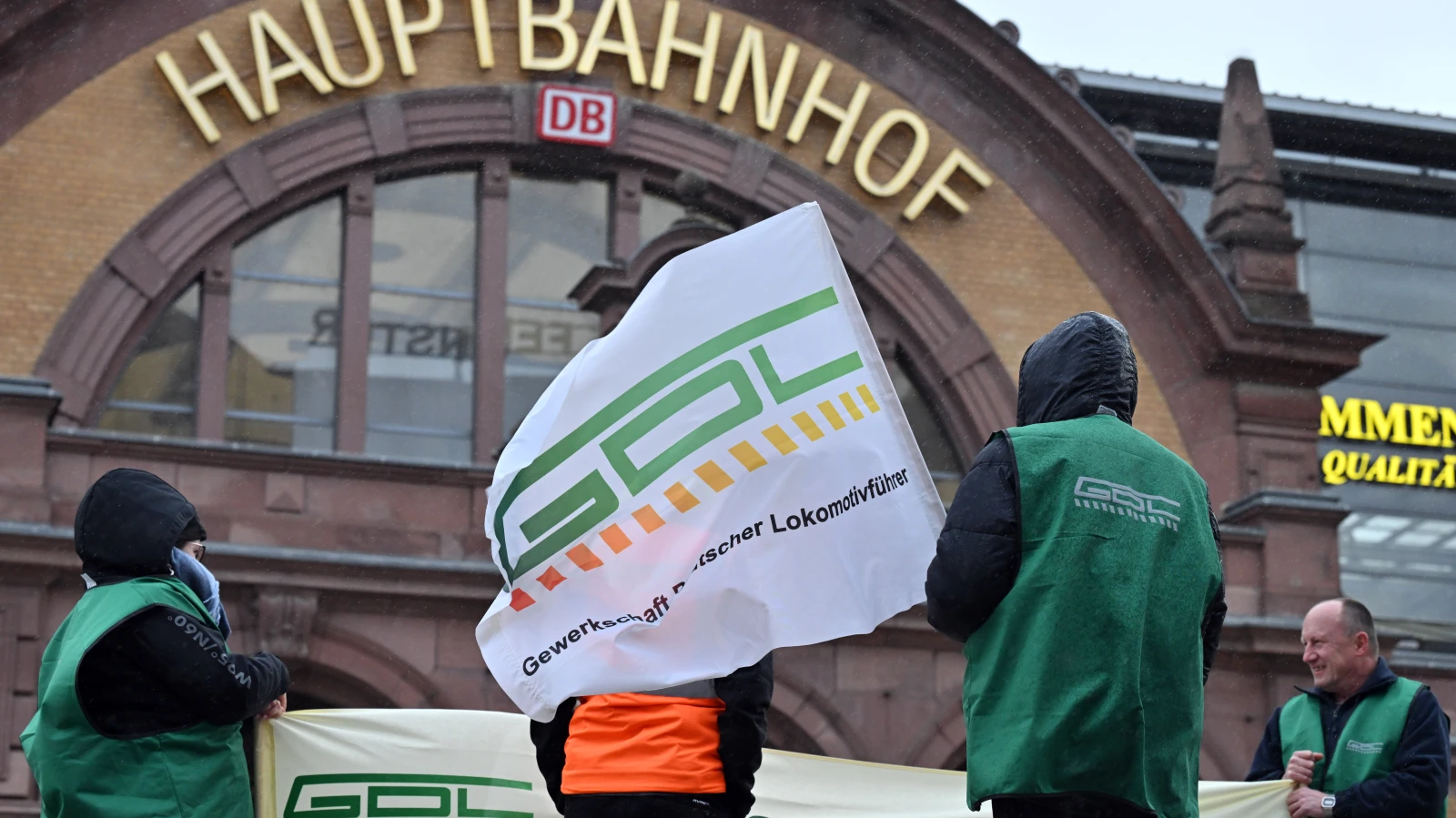 DB ile GDL Arasında Toplu Sözleşme Görüşmeleri Masada, © Martin Schutt/dpa DB ile GDL Arasında Toplu Sözleşme Görüşmeleri Masada, © Martin Schutt/dpa