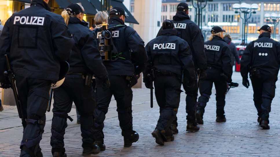 Polizisten, © Shutterstock Polizisten, © Shutterstock