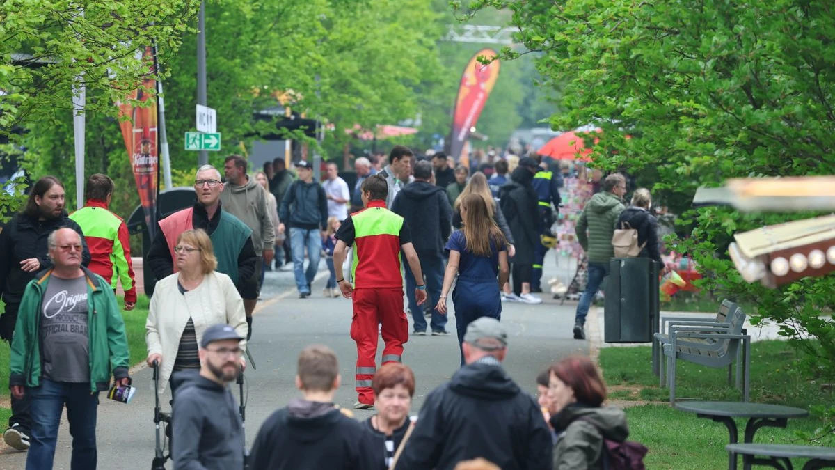 Avrupa Okulu için yeni adres: Festplatz uygun ama tartışmalı, © Bodo Schackow/dpa Avrupa Okulu için yeni adres: Festplatz uygun ama tartışmalı, © Bodo Schackow/dpa