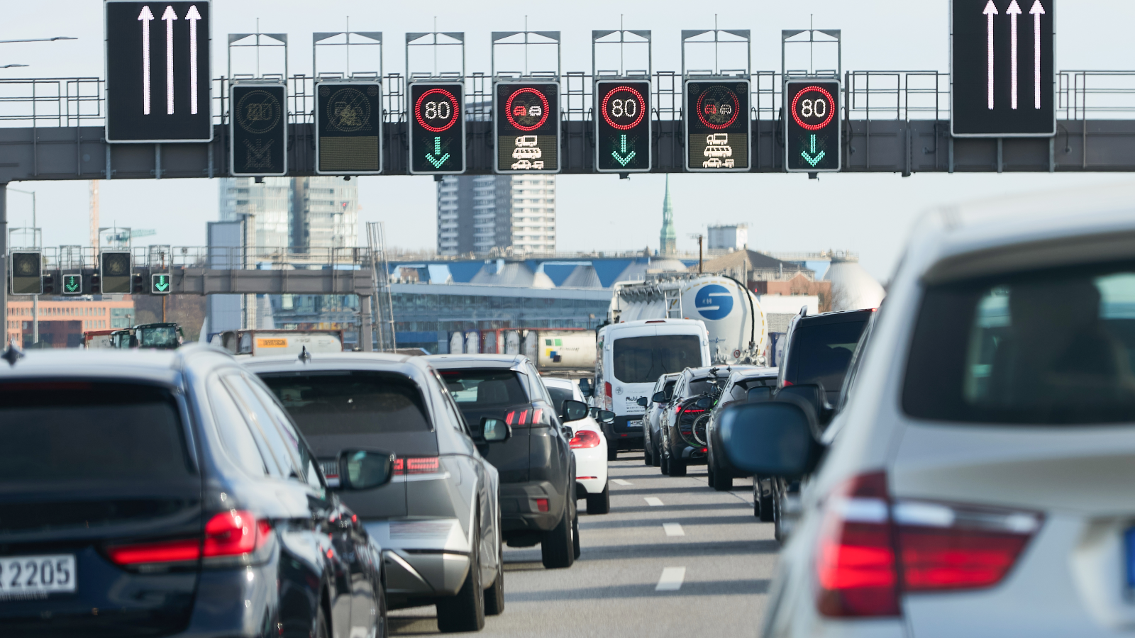 Almanya’da Tatil Trafiği Alarmı: Elbtunnel Kapanıyor, Uzun Kuyruklar Bekleniyor, © Foto: Georg Wendt/dpa