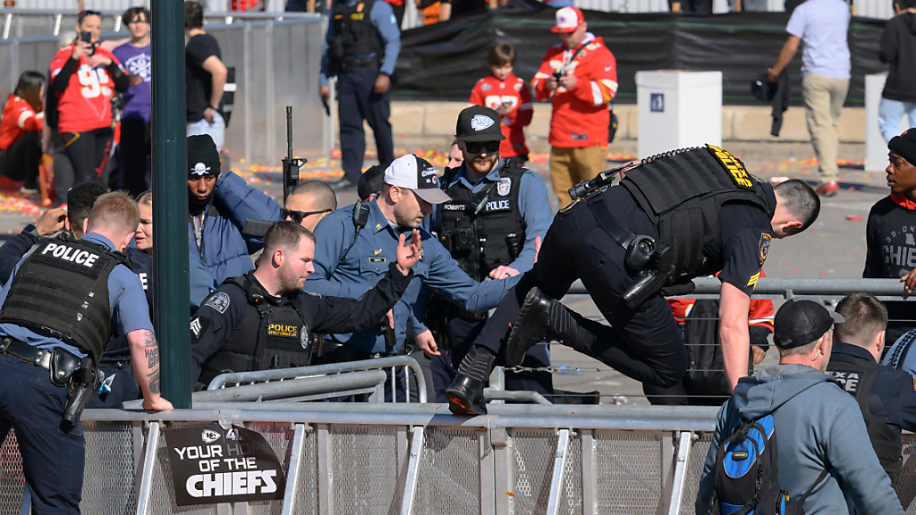 Mehr als 20 Verletzte bei Super-Bowl-Parade in USA, © Reed Hoffmann/AP/dpa