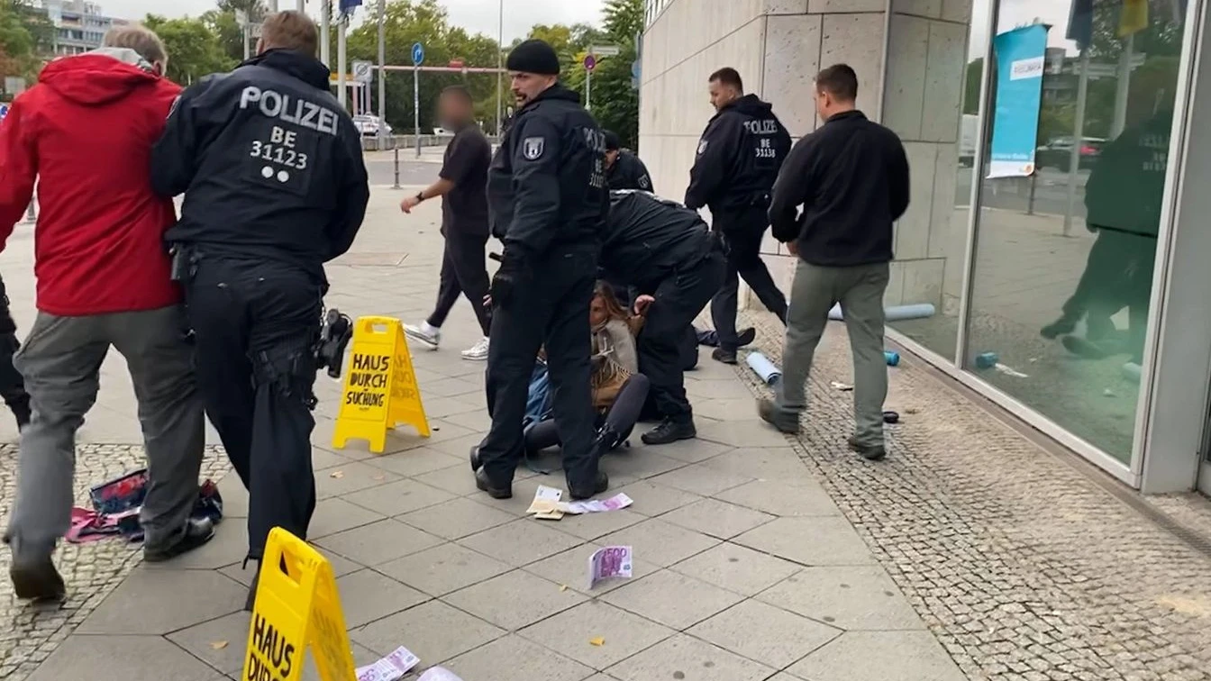 Berlin’de CDU Genel Merkezi Önünde Protesto!, © Sascha Meyer/dpa Berlin’de CDU Genel Merkezi Önünde Protesto!, © Sascha Meyer/dpa