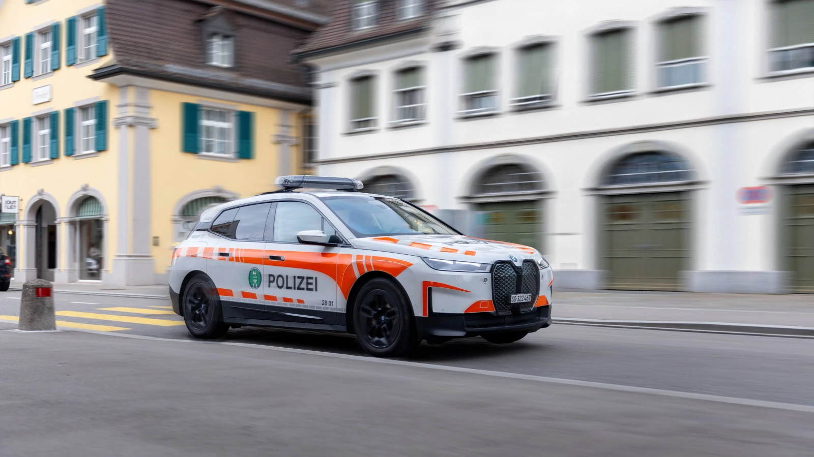 Erneut überholt Liechtensteiner BMW über den Pannenstreifen, © Kantonspolizei St. Gallen Erneut überholt Liechtensteiner BMW über den Pannenstreifen, © Kantonspolizei St. Gallen