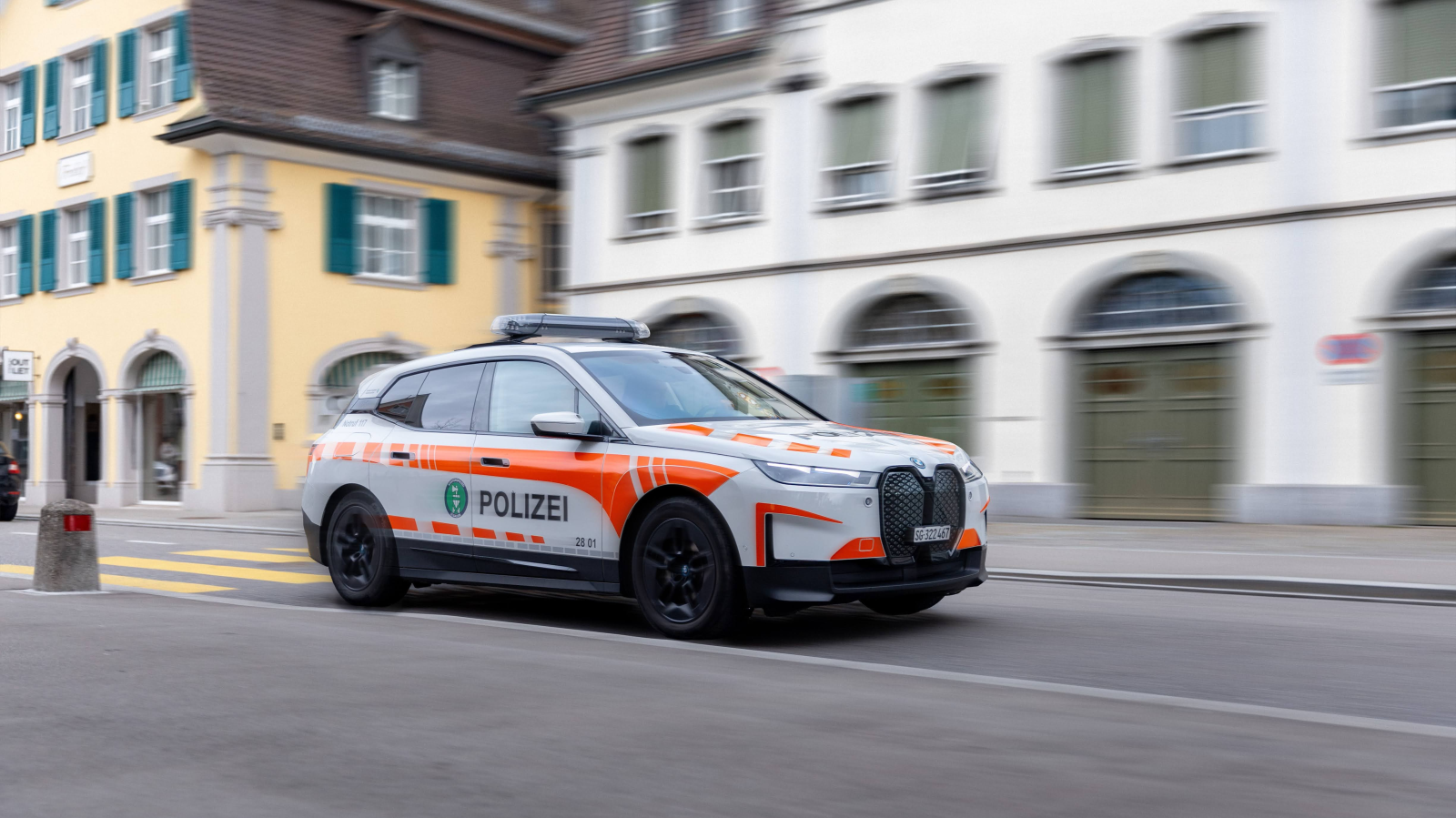 Erneut überholt Liechtensteiner BMW über den Pannenstreifen, © Kantonspolizei St. Gallen