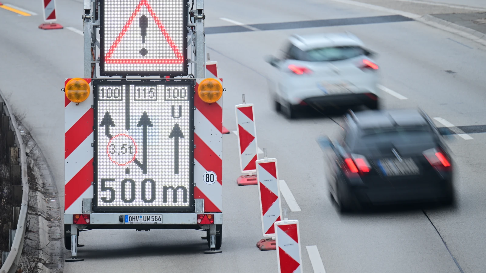 A100’de Trafik Yeniden Akıyor: Berlin'de Kuzey Yönünde Geçici Çözüm, © Sebastian Gollnow/dpa A100’de Trafik Yeniden Akıyor: Berlin'de Kuzey Yönünde Geçici Çözüm, © Sebastian Gollnow/dpa