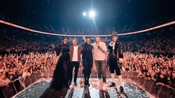 Radio Hamburg Moderatoren auf der Stars For Free Bühne, © MarvinContessi_@ctssi Radio Hamburg Moderatoren auf der Stars For Free Bühne, © MarvinContessi_@ctssi