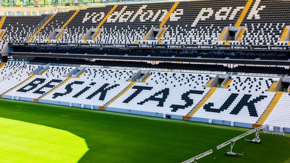 Beşiktaş'ta Ayrılık Rüzgarı: Masuaku ile Yollar Ayrılıyor!, © shutterstock