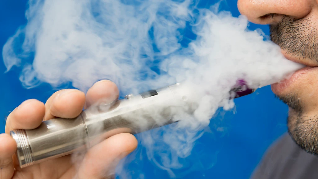 Viele Einweg-E-Zigaretten sind illegal, © Keystone/SDA Viele Einweg-E-Zigaretten sind illegal, © Keystone/SDA