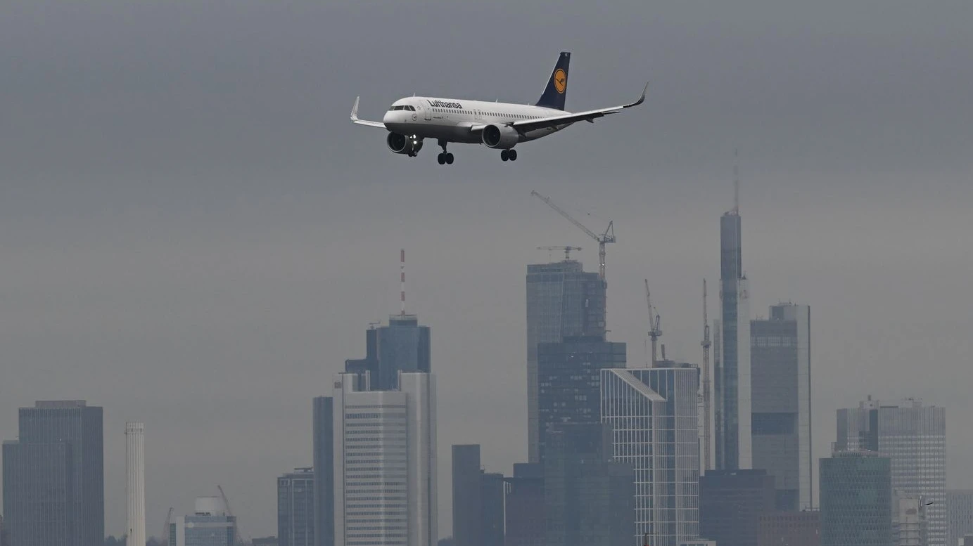Frankfurt Havalimanı’nda Gürültü Gerginliği: Yerel Yönetimlerden Tepki, © Arne Dedert/dpa Frankfurt Havalimanı’nda Gürültü Gerginliği: Yerel Yönetimlerden Tepki, © Arne Dedert/dpa