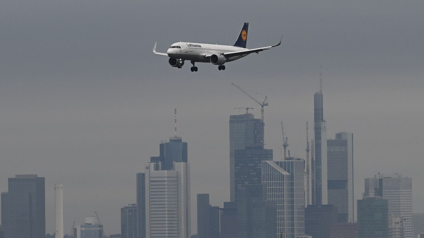 Frankfurt Havalimanı’nda Gürültü Gerginliği: Yerel Yönetimlerden Tepki, © Arne Dedert/dpa