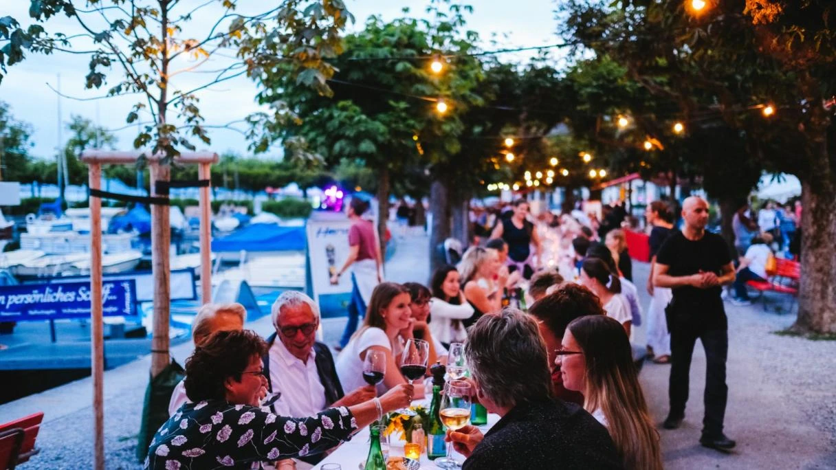 Tavolata Rapperswil Wetter abgesagt, © Rapperswil Zürichsee Tourismus Tavolata Rapperswil Wetter abgesagt, © Rapperswil Zürichsee Tourismus