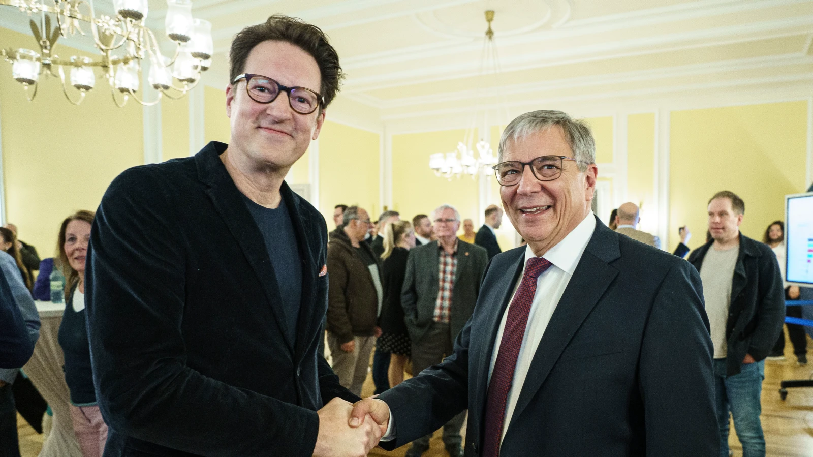 Wiesbaden Büyükşehir Belediye Başkanlığı Seçimlerinde İkinci Tur: Mende ve von Debschitz Yarışacak, © Andreas Arnold/dpa Wiesbaden Büyükşehir Belediye Başkanlığı Seçimlerinde İkinci Tur: Mende ve von Debschitz Yarışacak, © Andreas Arnold/dpa
