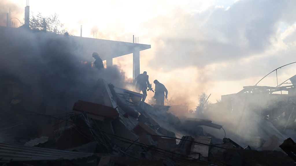 EU-Staaten fordern sofortige humanitäre Feuerpause für Gaza, © Hatem Ali/AP/dpa