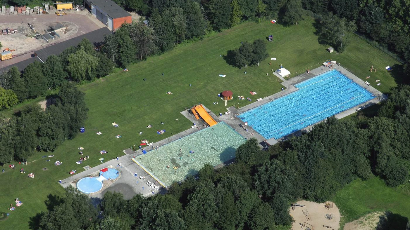 Bremen Havuzlarından Uyarı: Dalgın Ebeveynler Havuzdan Atılabilir!, © bremer-baeder.de Bremen Havuzlarından Uyarı: Dalgın Ebeveynler Havuzdan Atılabilir!, © bremer-baeder.de