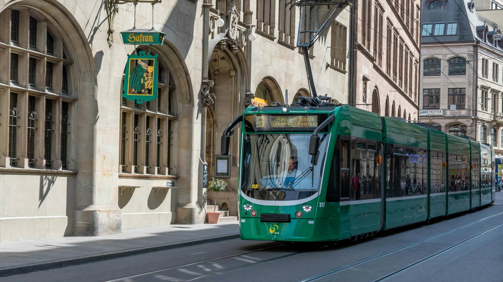 Stromausfall lässt Trams und Busse stillstehen, © Harald Hechler Stromausfall lässt Trams und Busse stillstehen, © Harald Hechler