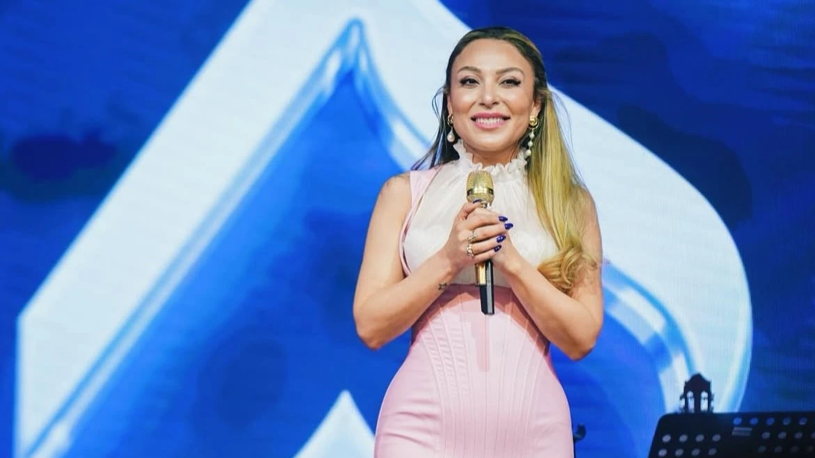 Ziynet Sali İzmir Konserinde Bayıldı, © ziynetsali / instagram Ziynet Sali İzmir Konserinde Bayıldı, © ziynetsali / instagram