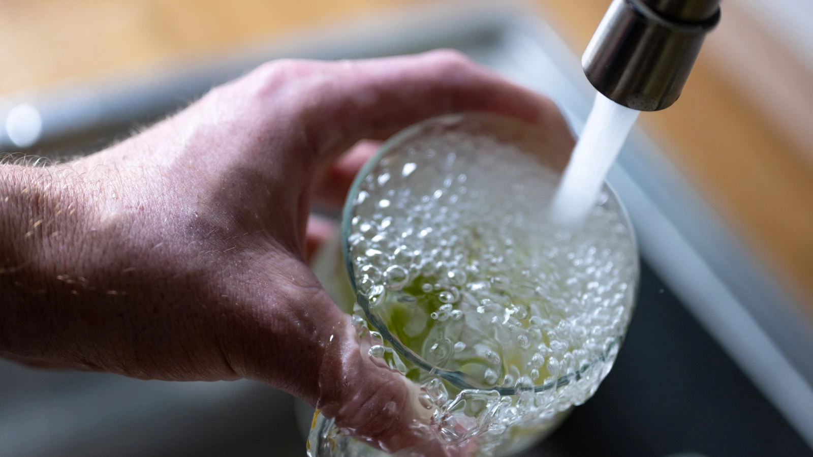 İçme Suyunda Kurşun Boru Dönemi Sona Eriyor!, © Monika Skolimowska/dpa İçme Suyunda Kurşun Boru Dönemi Sona Eriyor!, © Monika Skolimowska/dpa