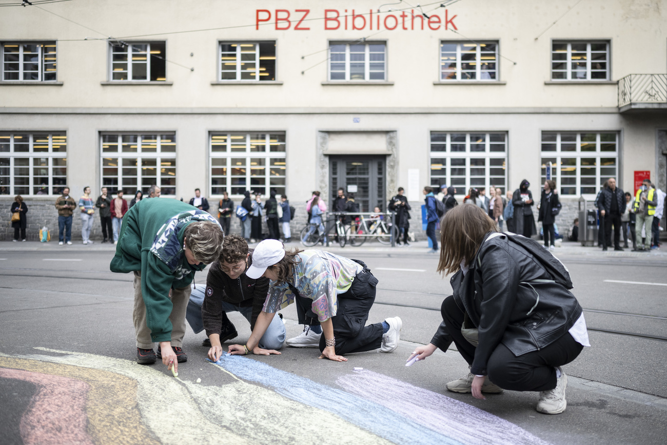 Drag-Queen-Lesung verläuft friedlich, © Keystone-SDA