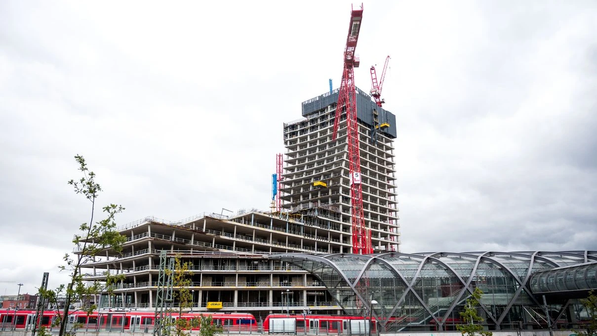 Hamburg Elbtower’ın Yarısını Satın Alıyor: Yeni Doğa Tarihi Müzesi Yolda!, © Daniel Bockwoldt/dpa Hamburg Elbtower’ın Yarısını Satın Alıyor: Yeni Doğa Tarihi Müzesi Yolda!, © Daniel Bockwoldt/dpa