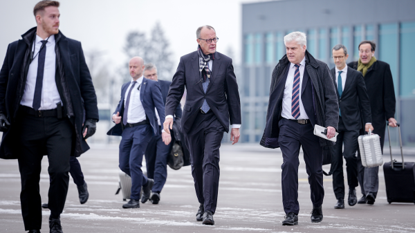 Merz Körfez’de Enerji Arıyor: Almanya Yeni Bir Bağımlılık mı Yaratıyor?, © Kay Nietfeld/dpa