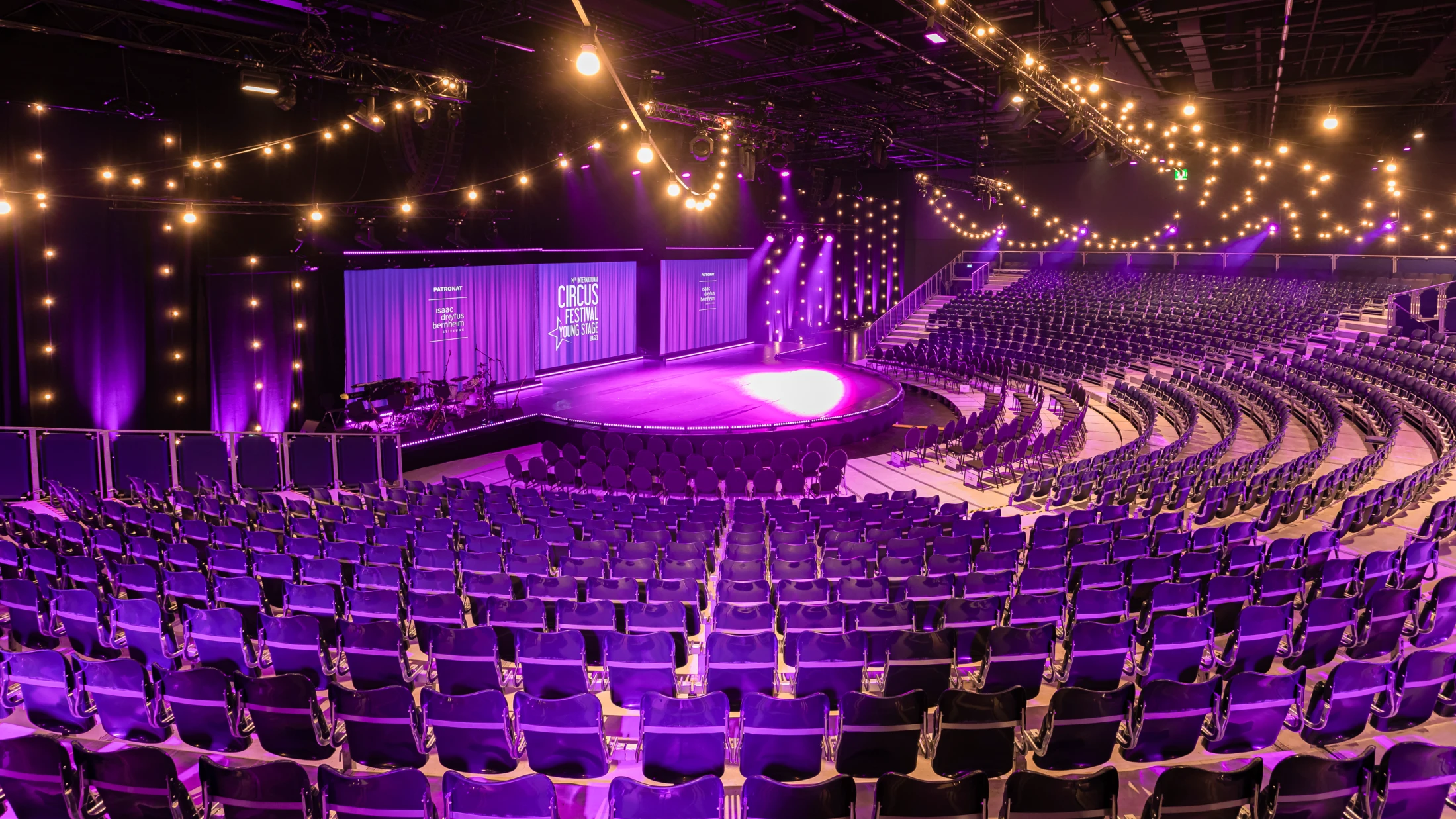 © young-stage © young-stage