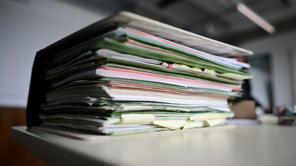Belgeleri Ne Kadar Saklamalısınız? İşte En Önemli Süreler!, © Sebastian Gollnow/dpa