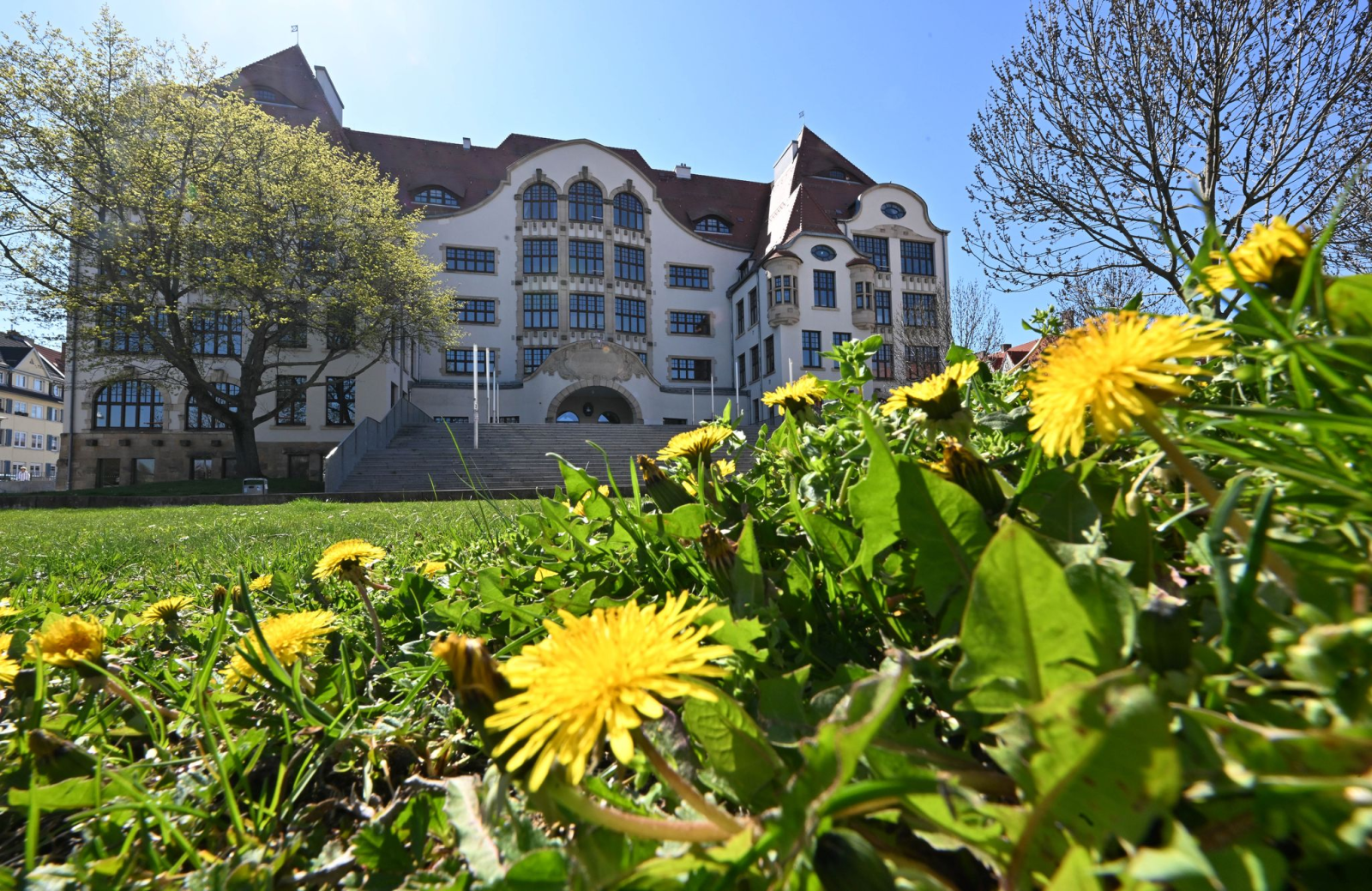 Der Amoklauf am Gutenberg Gymnasium jährt sich. (Archivbild), © Martin Schutt/dpa