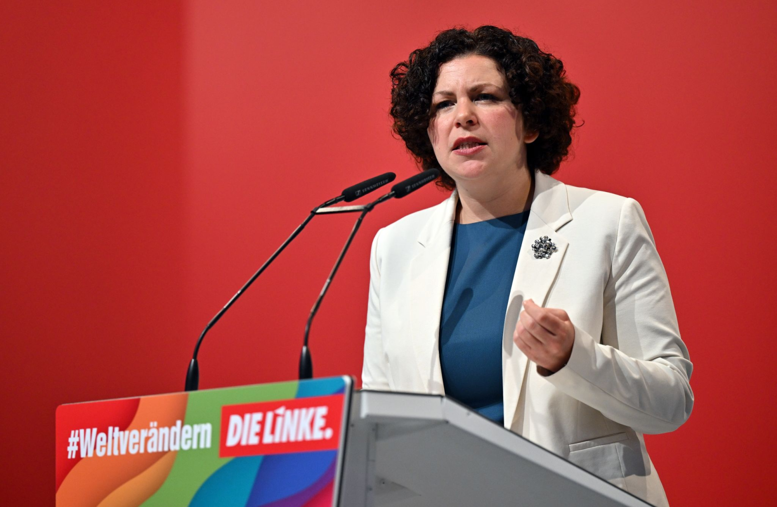 Amira Mohamed Ali, Vorsitzende der Fraktion Die Linke im Bundestag, spricht zu den Delegierten.