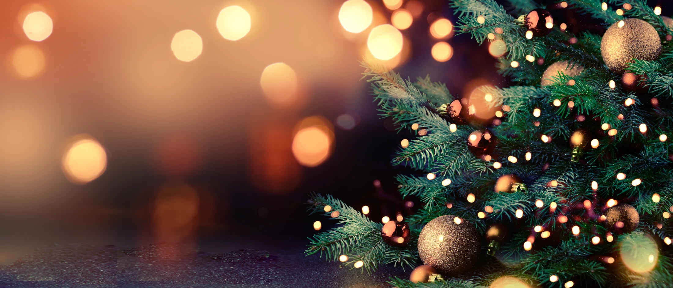 Teil eines geschmückten Weihnachtsbaumes, © Shutterstock Teil eines geschmückten Weihnachtsbaumes, © Shutterstock