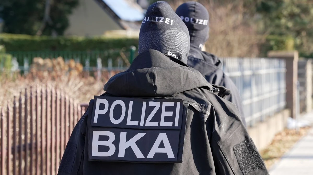 Güvenlik Birimleri Alarmda!, © Sven Kaeuler/dpa Güvenlik Birimleri Alarmda!, © Sven Kaeuler/dpa